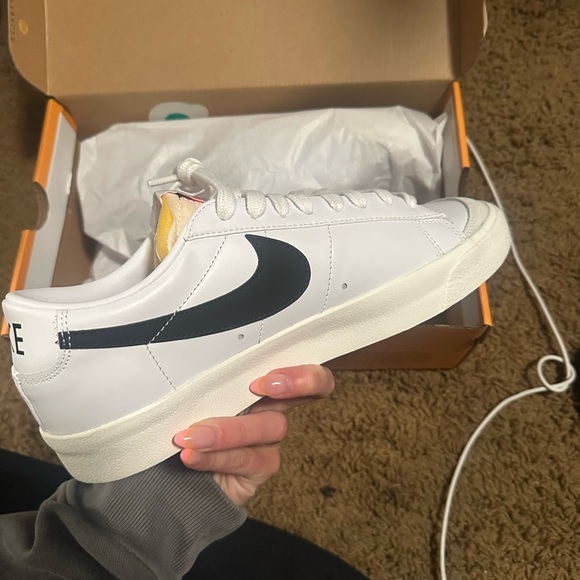 Nike Blazer Low '77 VNTG in Bold Orange - Picture 1 of 4